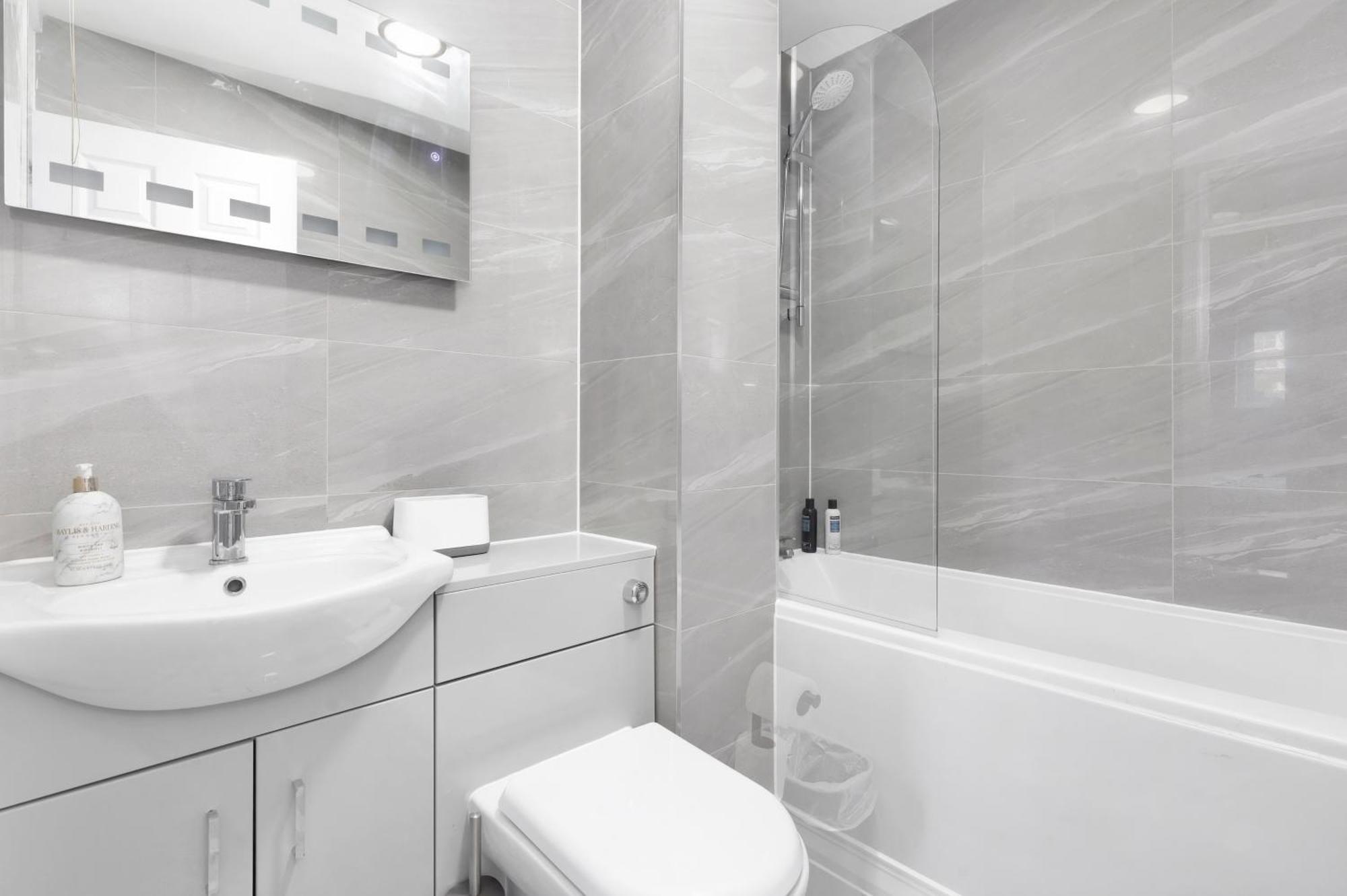 Waterside 4 Bed Apartment London Eksteriør bilde